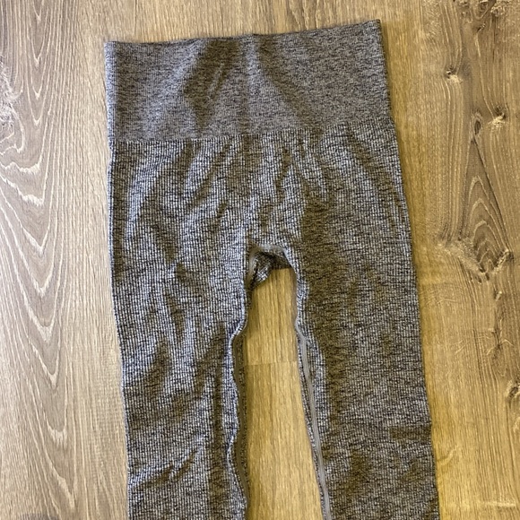 Colsie gray leggings - Picture 2 of 4